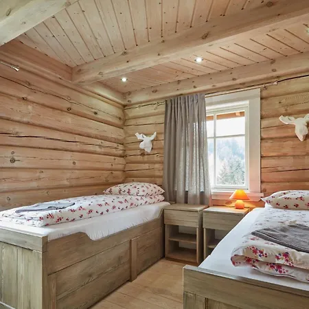 빌라 438 W Gorach *